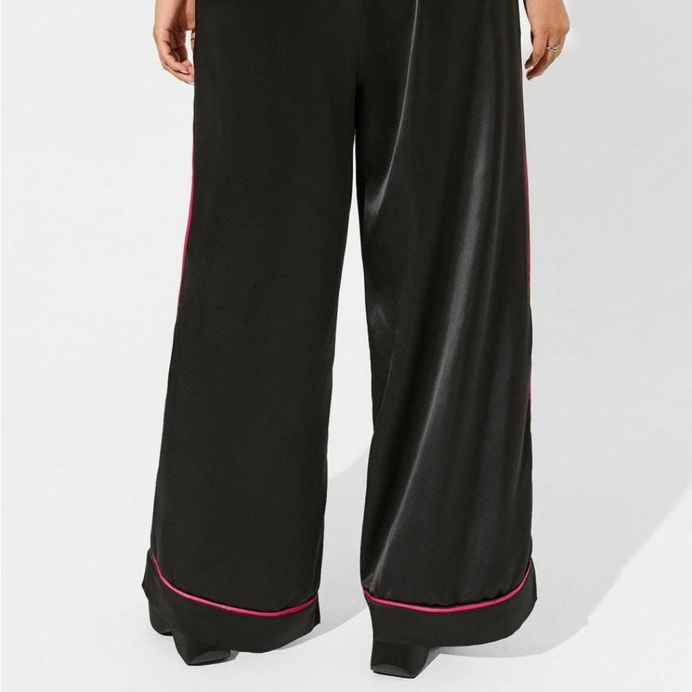 Torrid - Wide Leg Satin High Rise Pant in Deep Black - Picture 7 of 9